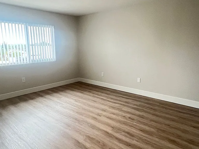 Upstairs 2 Bed 1 Bath in La Habra, Fully Renovated! 1 Car Garage Included! — Photo 13