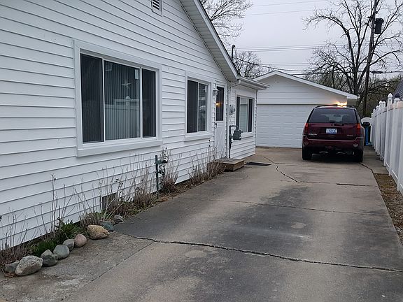 4th image of 441 Argyle Cres