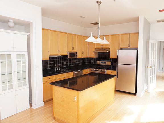 3rd image of 330 S Michigan Ave APT 1813