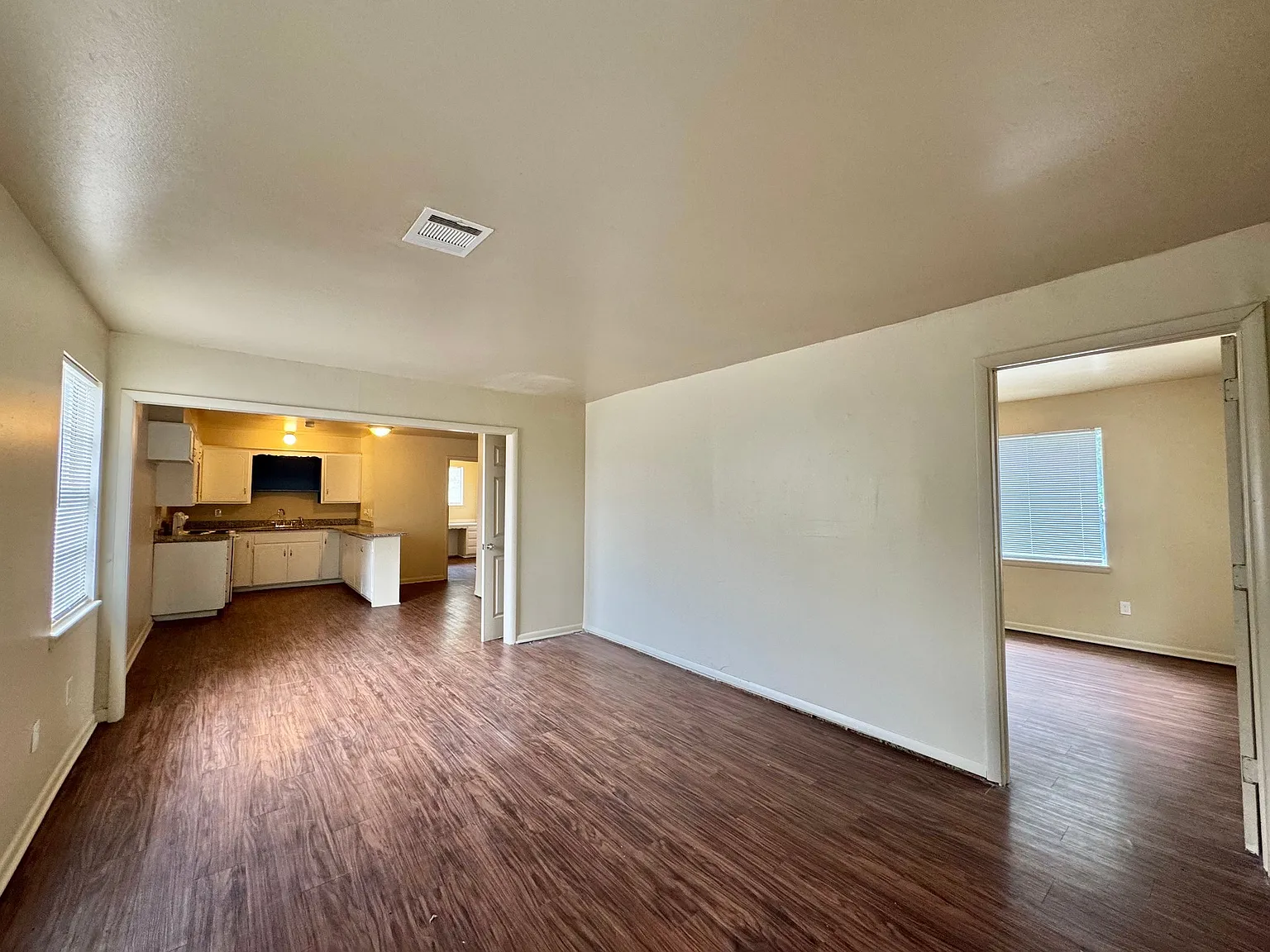 Cozy 2 Bed/1 Bath Single Family Upstairs Apartment in Oklahoma City - Available 6/11 - $895/mo — Photo 3