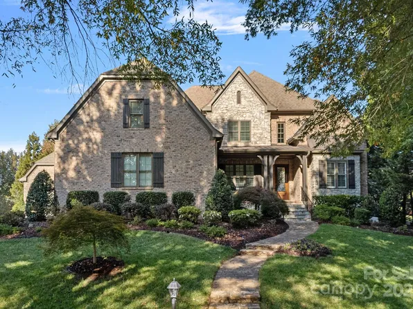 8724 Highgrove St, Charlotte, NC 28277