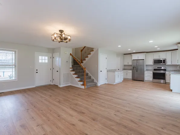 3149 Clydesdale Dr, Clarksville, TN 37043