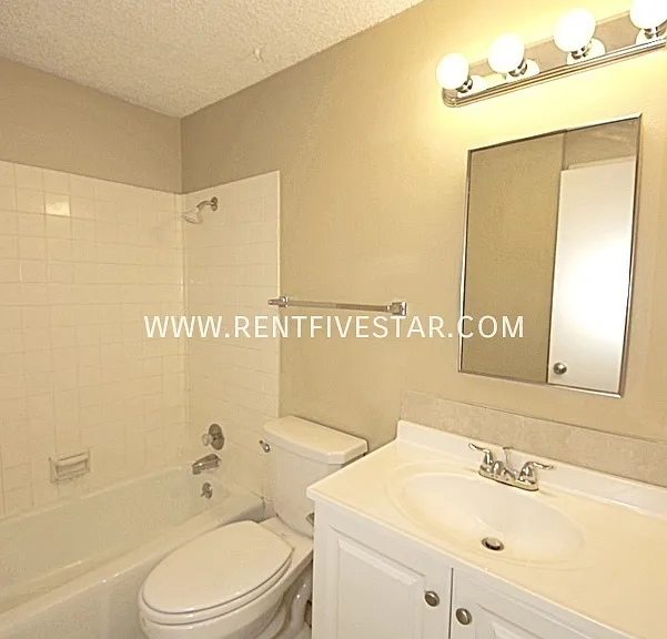 385 Packard Ave — Photo 7