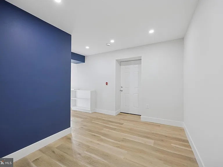 4522 Baker St #6 — Photo 7