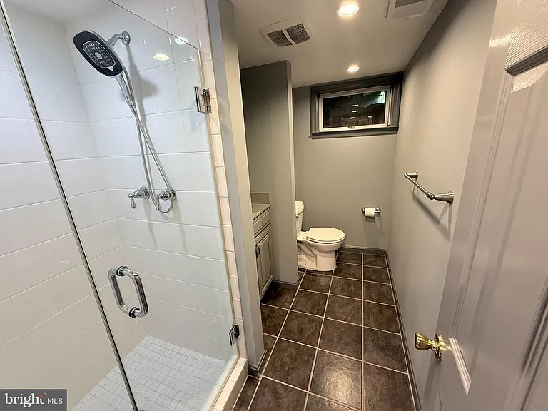 5021 Cathedral Ave NW — Photo 11