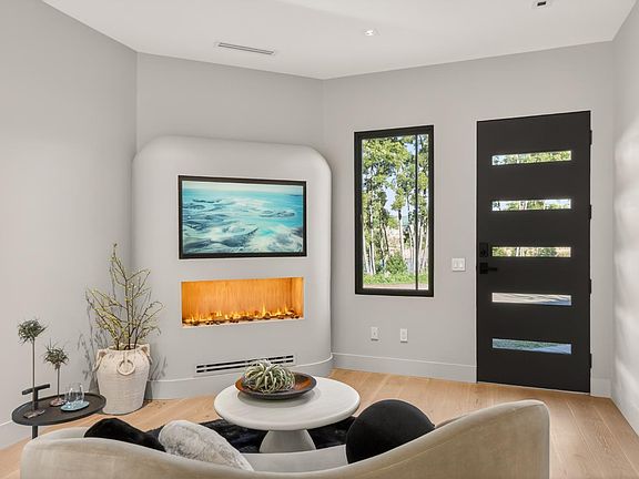 5th image of 585 Riverside Drive