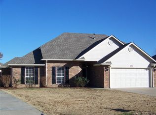 606 Gawf Ln, Muskogee, OK 74403