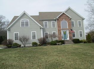11 Hollowdale Farm Ln, Walpole, MA 02081
