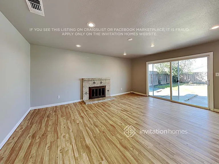 1104 Charles St — Photo 3