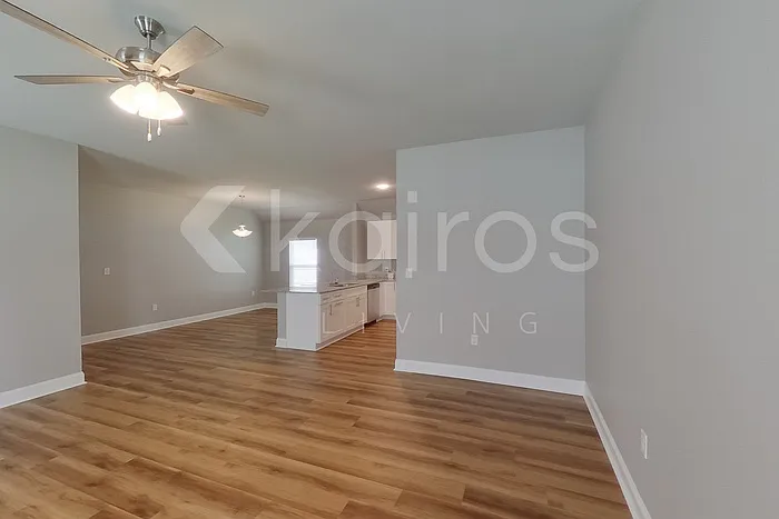 3 bed, 2.0 bath, 1618 sqft, $2,045 — Photo 3