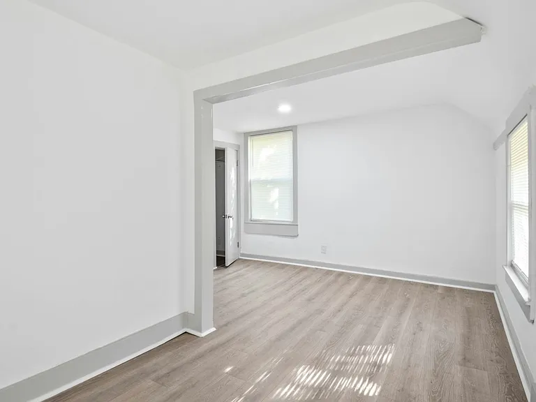 2069 W 81st St — Photo 14