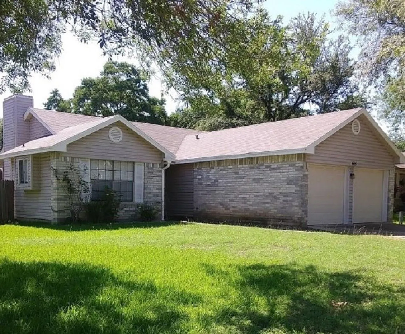 3 Bedroom 2 Bath home - South Creek Subdivision — Photo 1