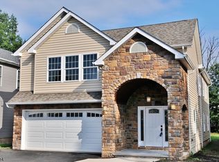 27 W Gibbons St, Linden, NJ 07036