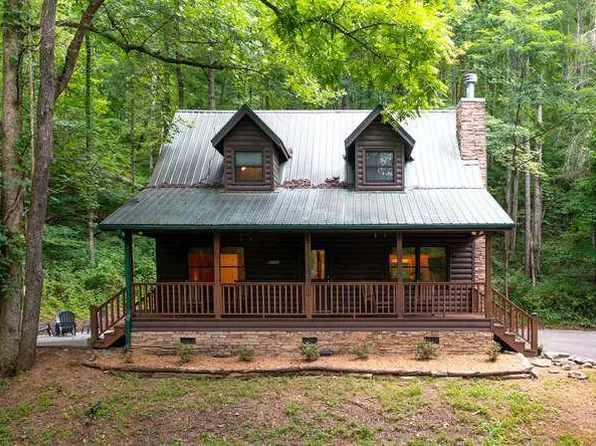 355 Country Ln, Hiawassee, GA 30546