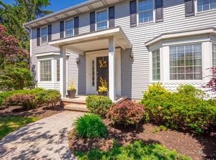 69 Huntleigh Dr, Loudonville, NY 12211