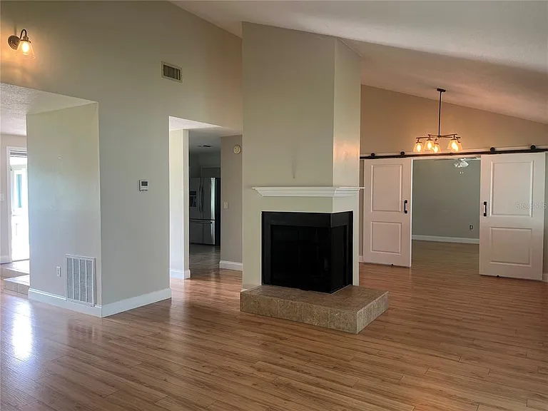 3101 Village Ln — Photo 11