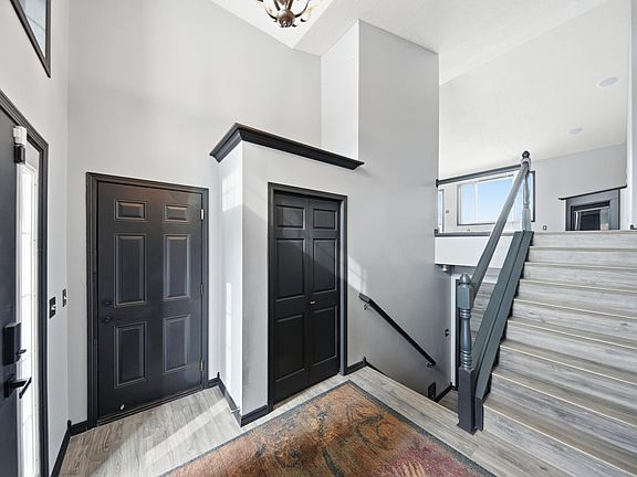 4th image of 18956 Helen Way