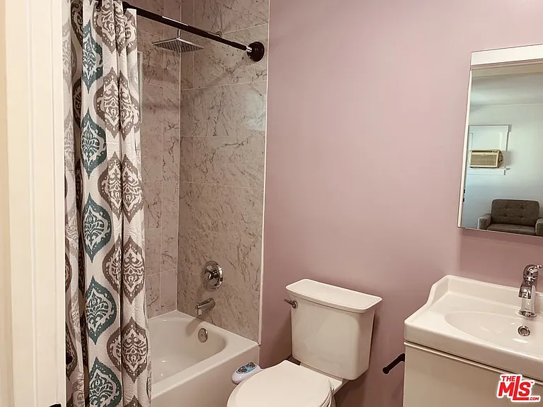 1032 S Burlington Ave #1/2 — Photo 8