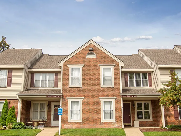 Whispering Winds Apartments — Photo 39