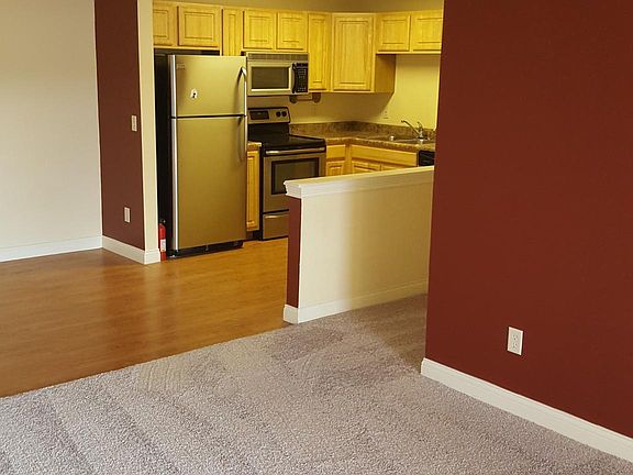 3rd image of 1599 Eden Park Dr APT 7