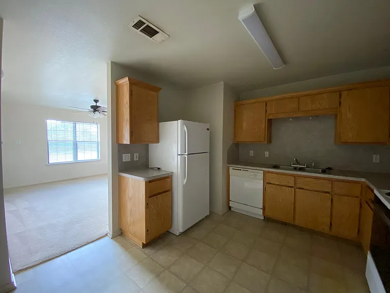 1610 Aztec Trce #B — Photo 2