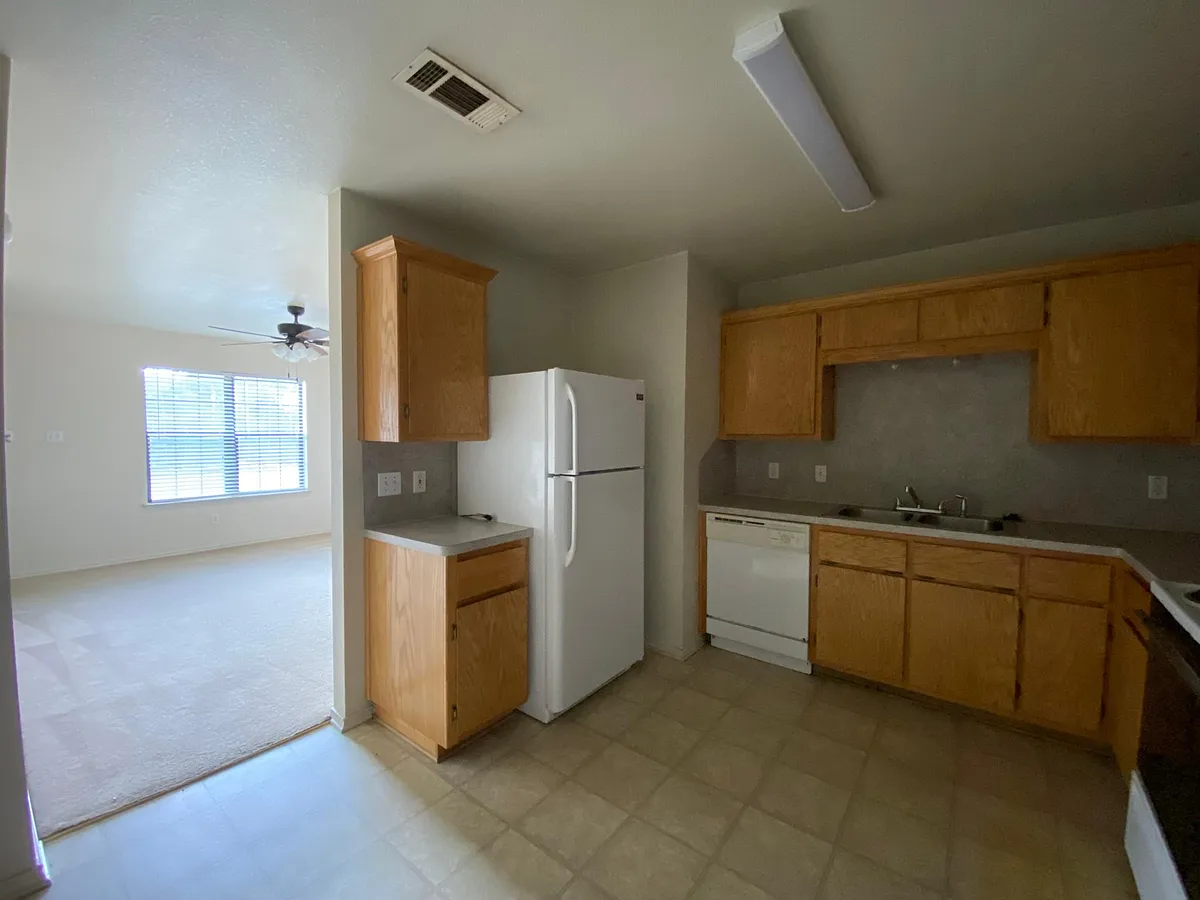 Building Photo - 1610 Aztec Trce #B