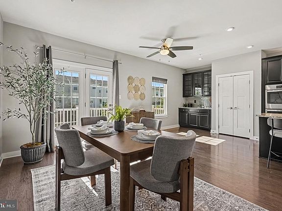 5th image of 312 Pin Oak Ln