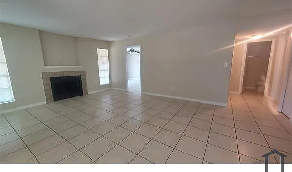 8746 Mallard Reserve Dr — Photo 6