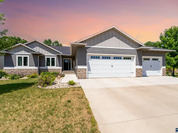 300 E Prairie Dr, Lennox, SD 57039