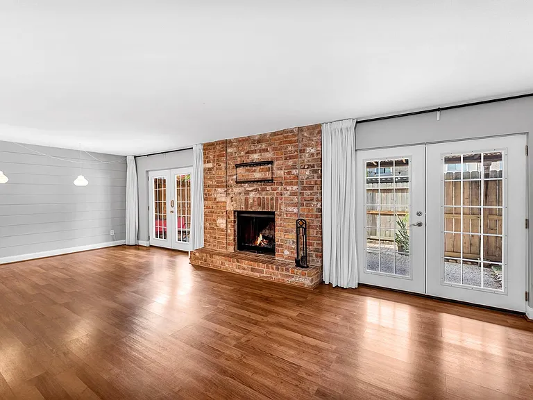 1553 W Sam Houston Pkwy S — Photo 14