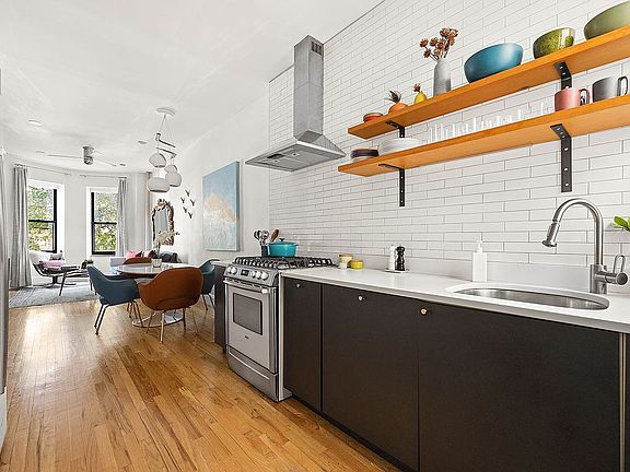 4th image of 456 15th St APT 1L