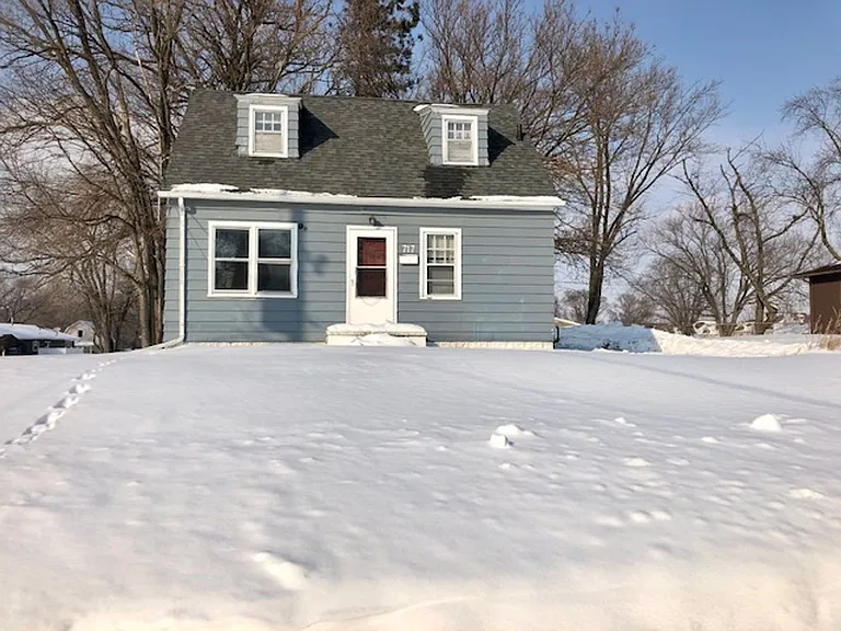 717 Adams St — Photo 1