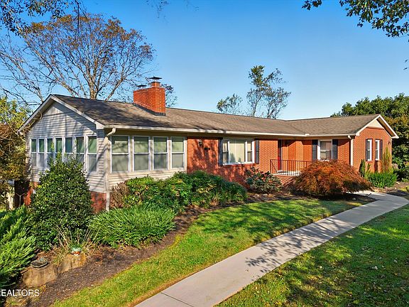 4th image of 1021 Graves Rd