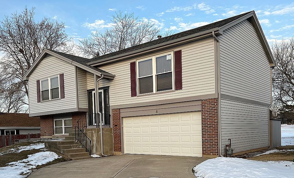 1st image of 8 Sandhurst Ct