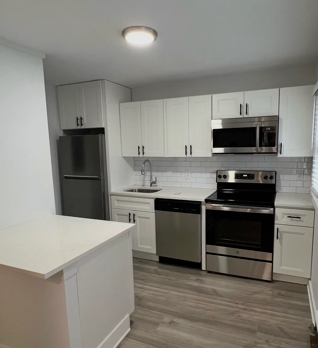 185 Laurel St — Photo 1