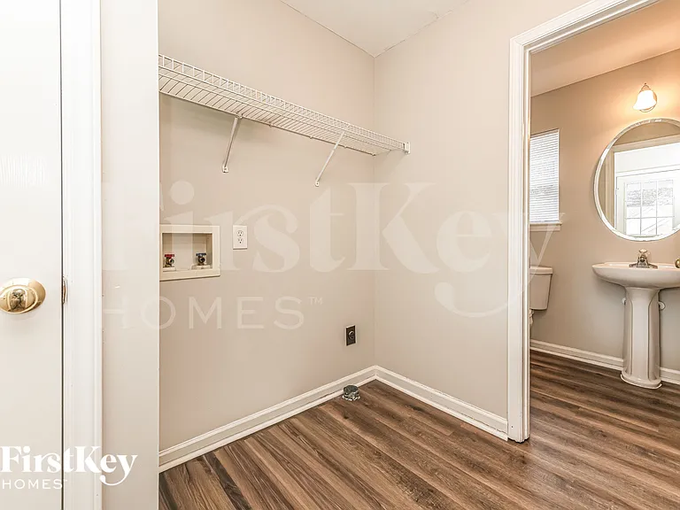 809 Hounds Chase Dr — Photo 15