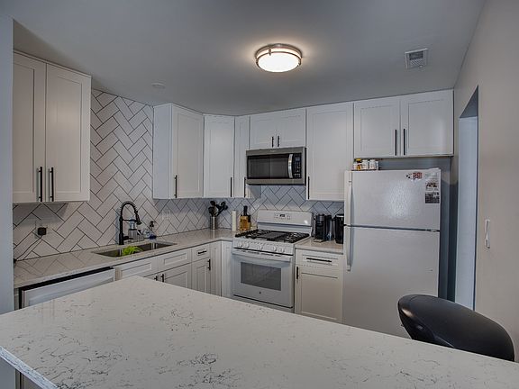3rd image of 1732 Harrow Ct APT D
