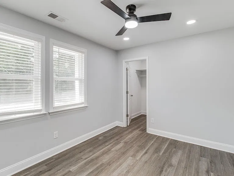 2327 Willow St — Photo 28
