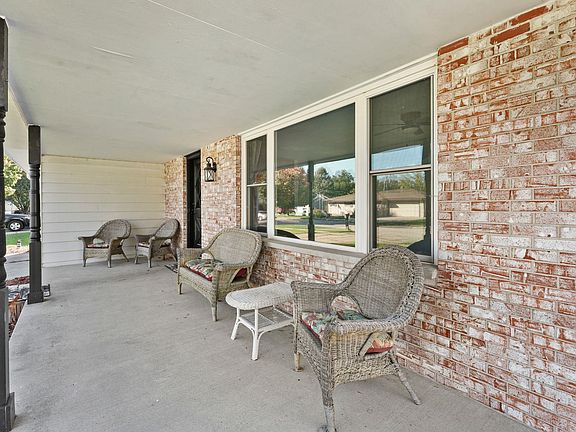 4th image of 2510 Andre Ave