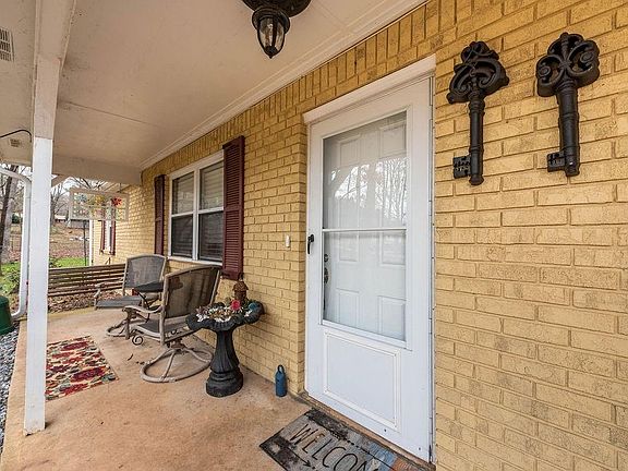 3rd image of 110 Crestwood Dr