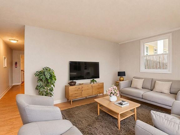 2nd image of 315 15th St APT 2