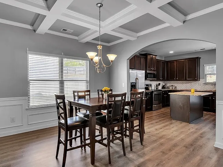 143 Dustin Dr — Photo 2