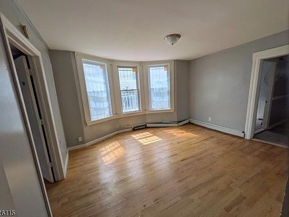 2nd image of 553 S 10Th St
