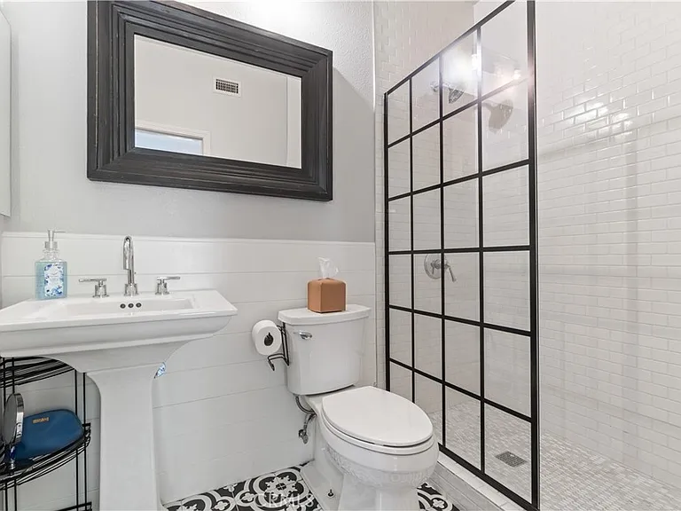11 Willowglade — Photo 22