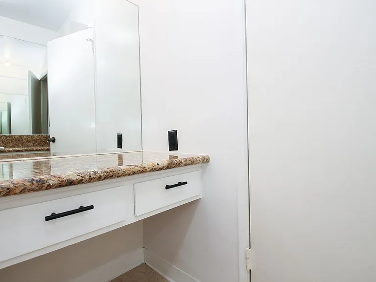 12231 Moorpark St — Photo 8