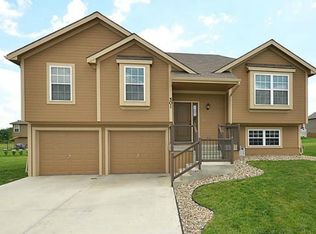 501 NE 193rd St, Smithville, MO 64089