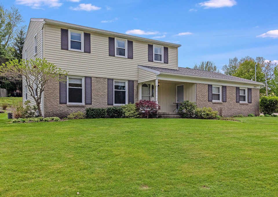 1st image of 2884 Manitou Dr NE