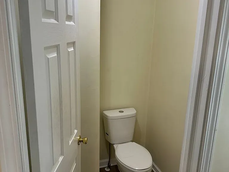 523 Hilltop Dr — Photo 12