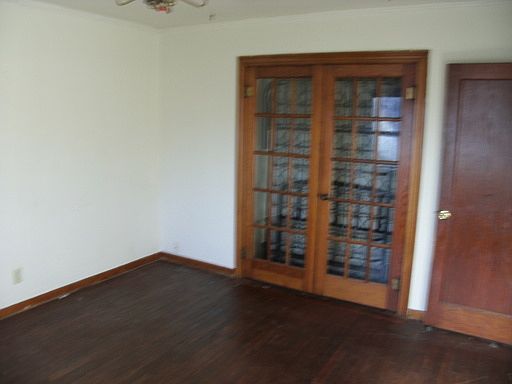 2nd image of 1011 E 8th St APT 3