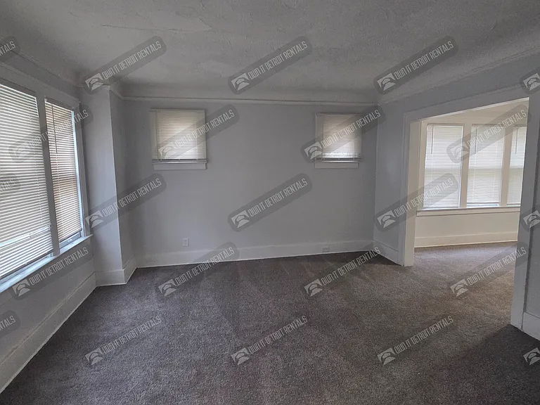 2500 Glendale St — Photo 5